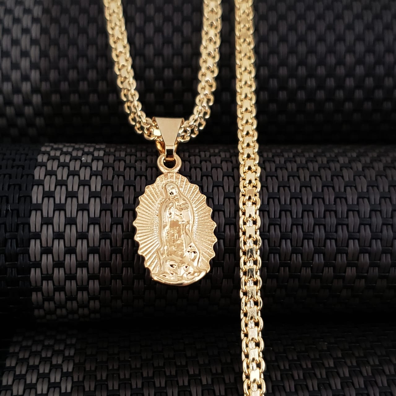 Cadena Tejido Chino 45 cm ( 2 mm ) + Virgen Tallada