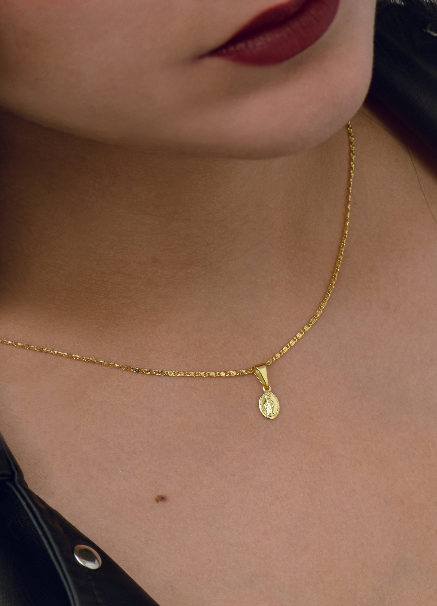 Cadena de 45 cm + virgen milagrosa