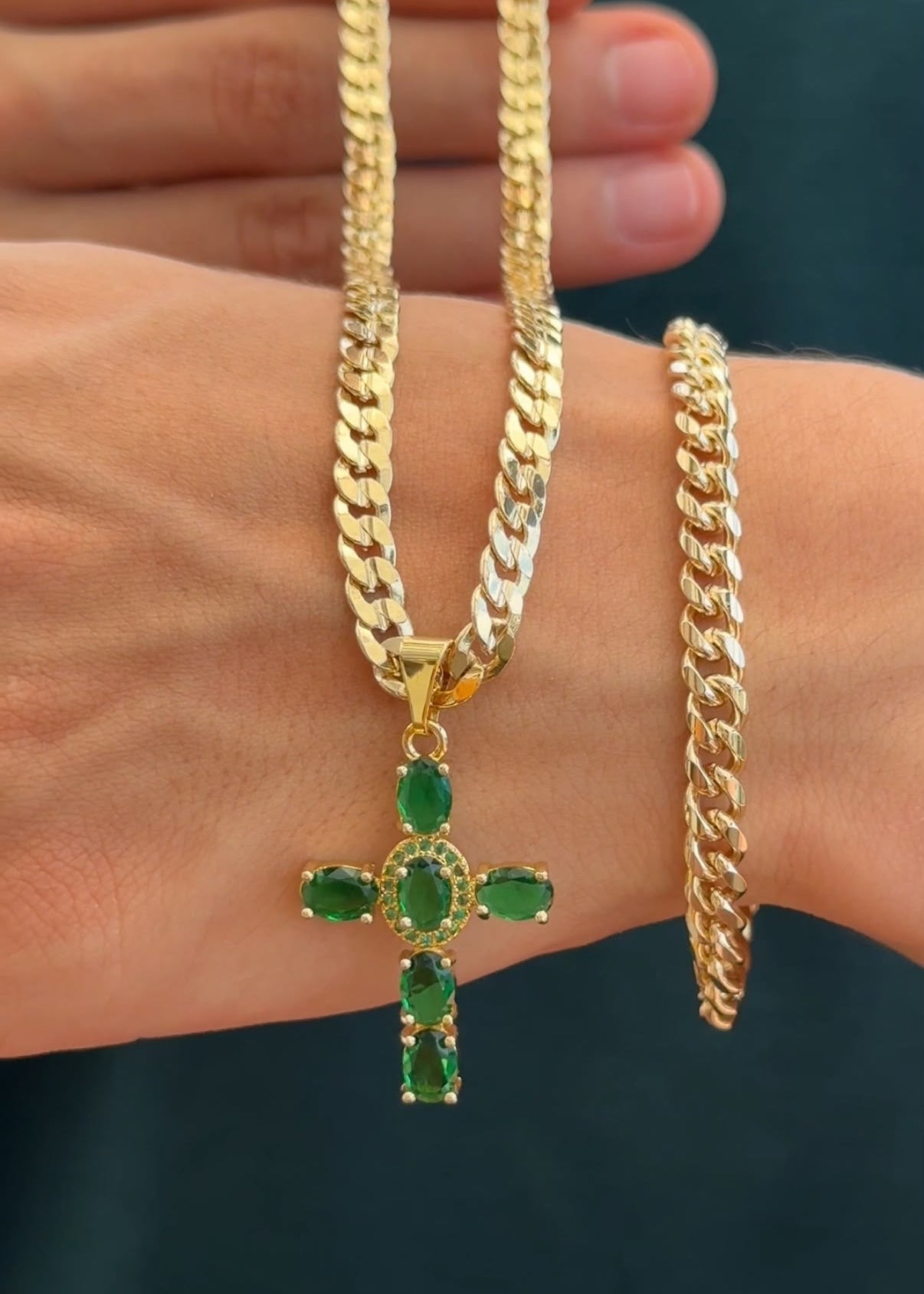 CADENA CUBANA (60CM 4MM) + CRUZ ESPECIAL +PULSERA GRATIS
